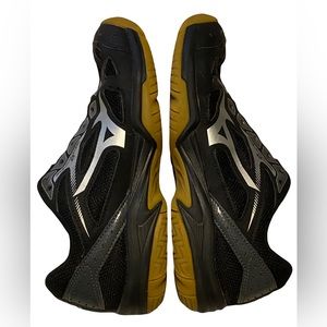 Size 7.5 Black indoor cyclone speed 2 volleyball shoes